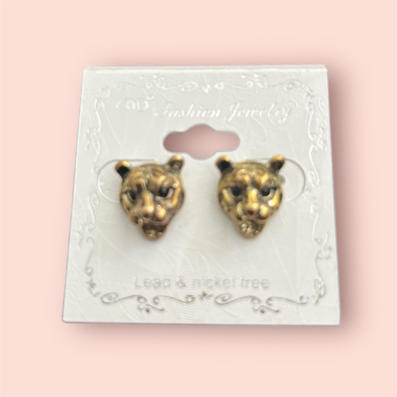 🥳 7/$10 CLEARANCE PRICE❣️ Tiger Head Stud Earrings Gold - Picture 1 of 2